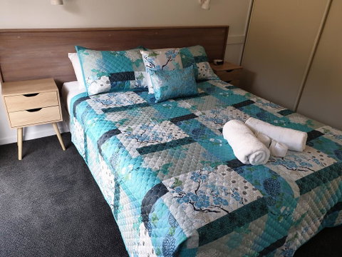 Tuncurry Lakes Resort - Winery Find 3