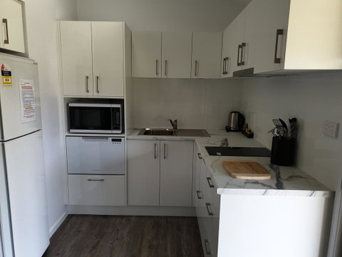 Tuncurry Lakes Resort - Winery Find 2