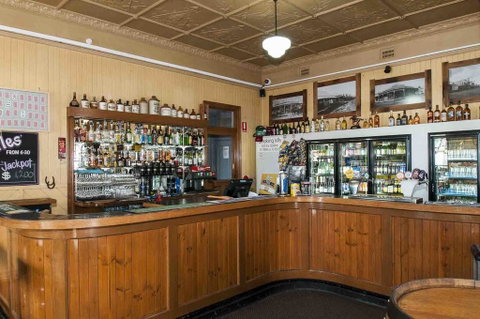 Ulmarra Hotel - Winery Find 2