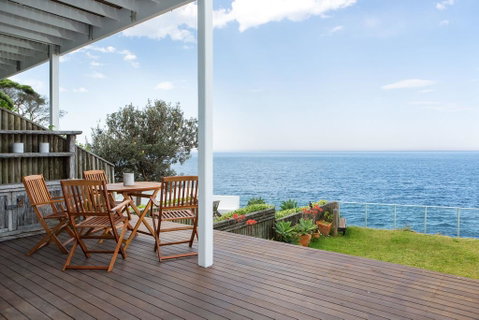 Unbelievable Clifftop Townhouse With Ocean Views - Winery Find 0