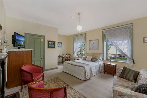 Victoria House - Winery Find 0