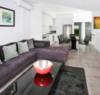 Views from Red Hill - Modern and Spacious Split-Level Executive 3BR Red Hill Apartment Close to CBD - Winery Find