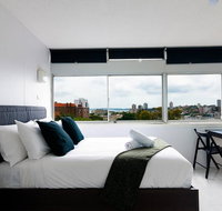 Views To Die For// Studio Rushcutters Bay // Free Parking - Winery Find
