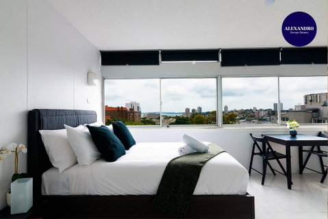 Views To Die For// Studio Rushcutters Bay // Free Parking - Winery Find 0
