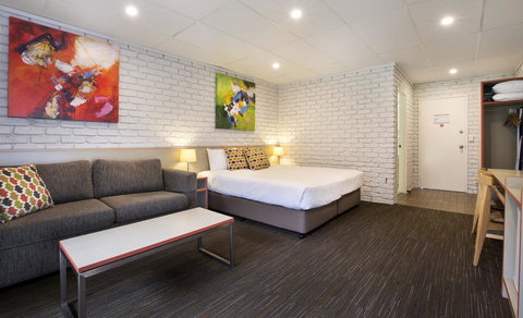 Villa Noosa Hotel - Winery Find 3