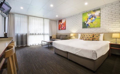 Villa Noosa Hotel - Winery Find 1