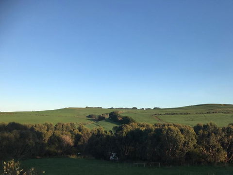 Hillâ€™s Creek Holiday Home - Winery Find 1