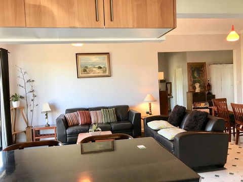 Hillâ€™s Creek Holiday Home - Winery Find 7