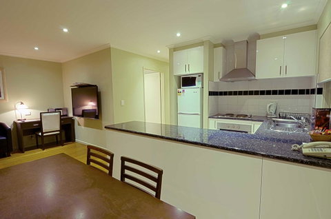 Buckingham Apartments - Winery Find 12
