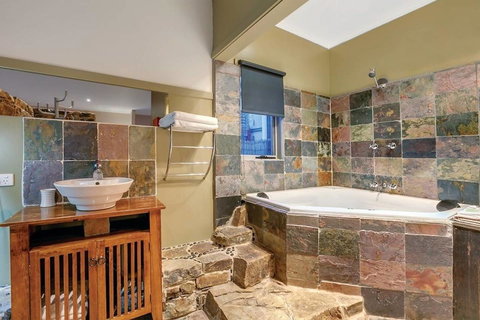 Minni Gums - Winery Find 6