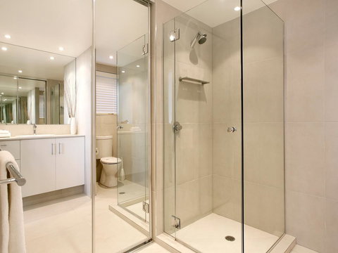 La Mer Sunshine Beachfront - Winery Find 11