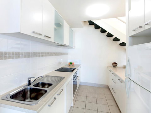 La Mer Sunshine Beachfront - Winery Find 5