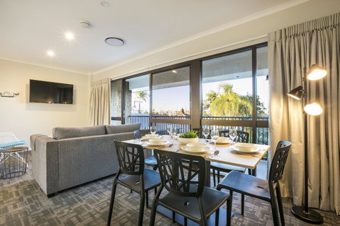 Nightcap At Kawana Waters Hotel - Winery Find 44