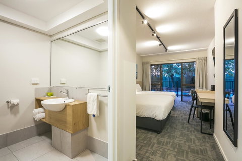 Nightcap At Kawana Waters Hotel - Winery Find 25