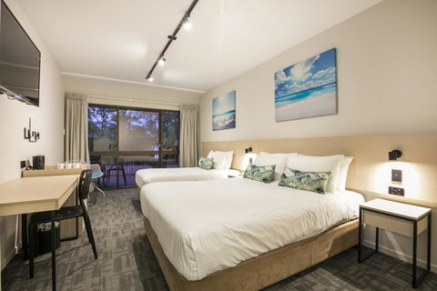 Nightcap At Kawana Waters Hotel - Winery Find 11
