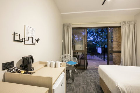 Nightcap At Kawana Waters Hotel - Winery Find 13