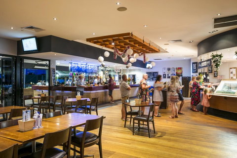 Nightcap At Kawana Waters Hotel - Winery Find 16