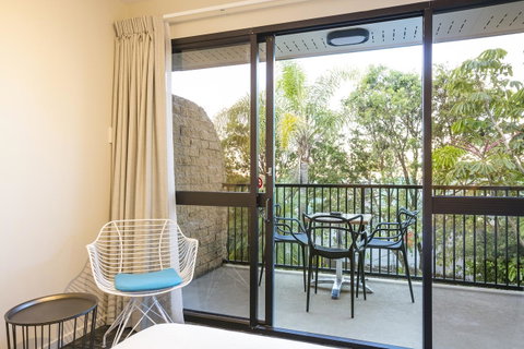 Nightcap At Kawana Waters Hotel - Winery Find 30
