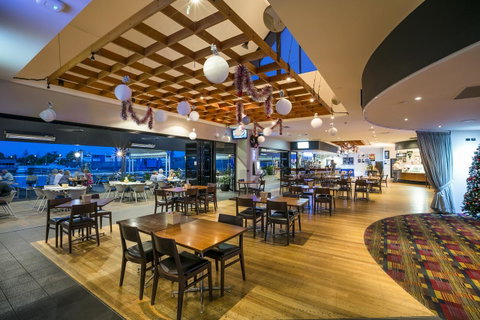 Nightcap At Kawana Waters Hotel - Winery Find 19