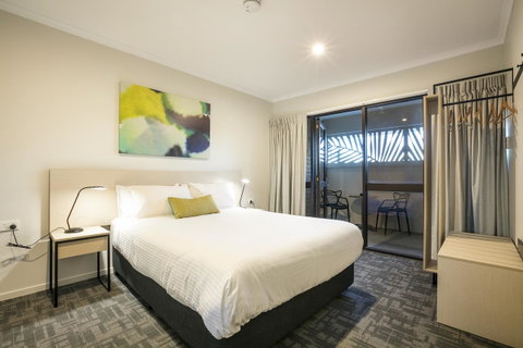 Nightcap At Kawana Waters Hotel - Winery Find 41