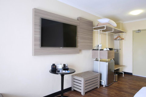 Mantra Club Croc - Winery Find 11