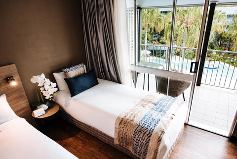 Mantra Club Croc - Winery Find 26