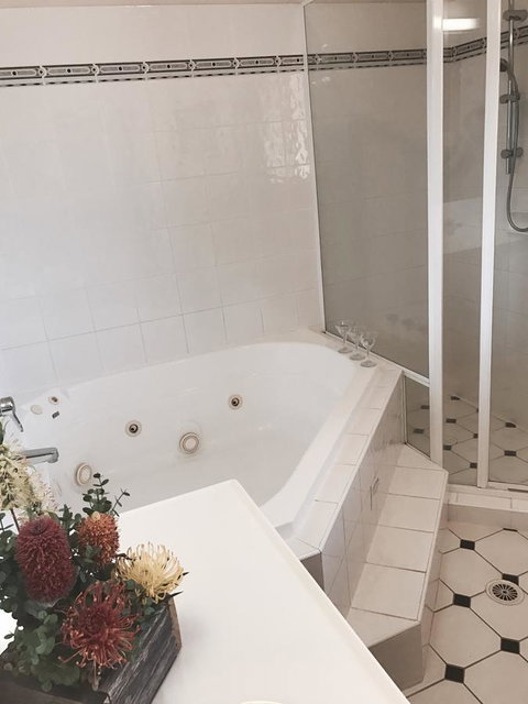 The Bearded Dragon Boutique Hotel - Winery Find 44