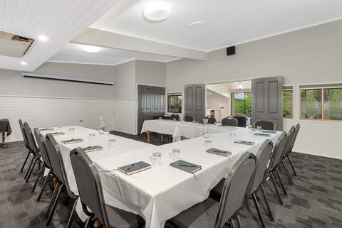 Econo Lodge Toowoomba Motel & Events Centre - Winery Find 9