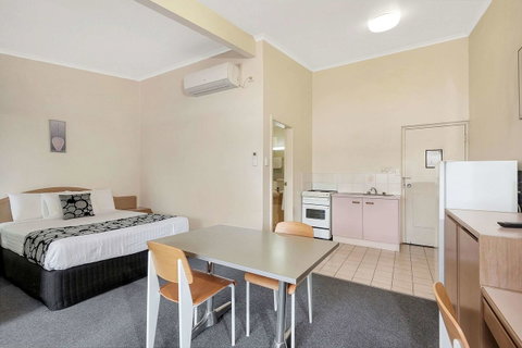 Econo Lodge Toowoomba Motel & Events Centre - Winery Find 19
