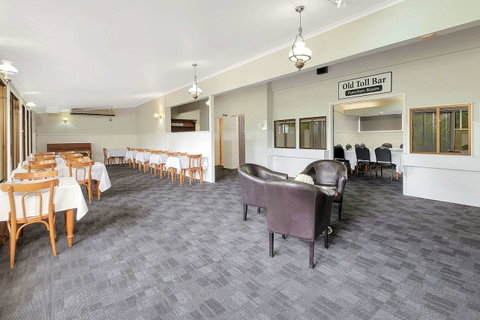 Econo Lodge Toowoomba Motel & Events Centre - Winery Find 13