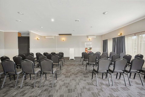 Econo Lodge Toowoomba Motel & Events Centre - Winery Find 6