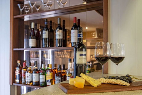 Econo Lodge Toowoomba Motel & Events Centre - Winery Find 3