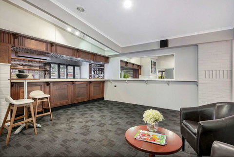Econo Lodge Toowoomba Motel & Events Centre - Winery Find 23