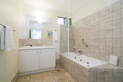 The Port Douglas Queenslander - Winery Find 13