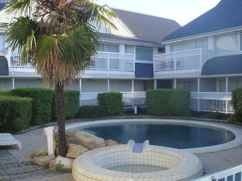 Dalby Manor Motor Inn - Winery Find 12