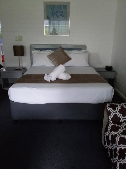 Dalby Manor Motor Inn - Winery Find 10