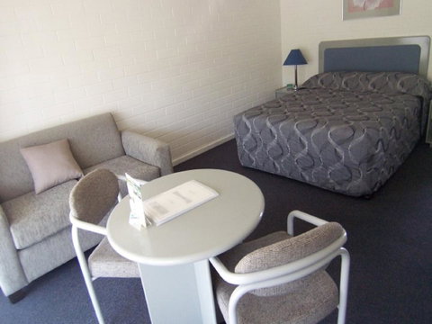 Dalby Manor Motor Inn - Winery Find 33