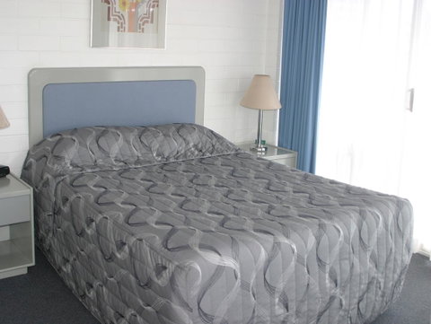 Dalby Manor Motor Inn - Winery Find 31