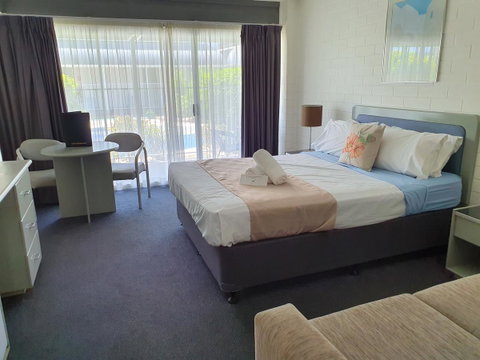 Dalby Manor Motor Inn - Winery Find 8