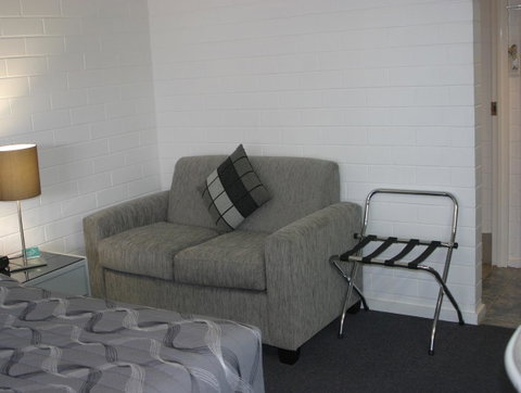 Dalby Manor Motor Inn - Winery Find 34