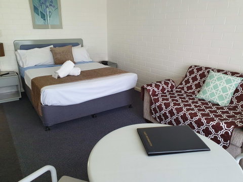 Dalby Manor Motor Inn - Winery Find 9
