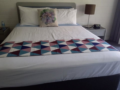 Dalby Manor Motor Inn - Winery Find 4