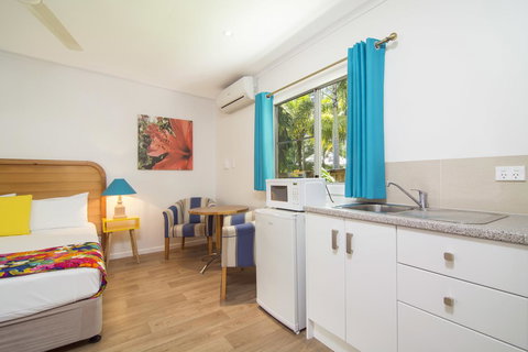 Port Douglas Motel - Winery Find 38