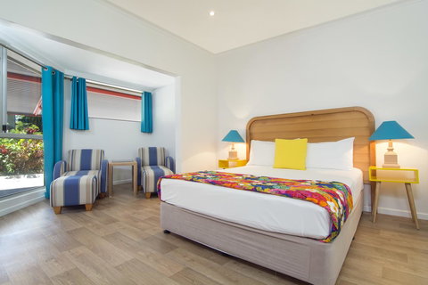 Port Douglas Motel - Winery Find 34