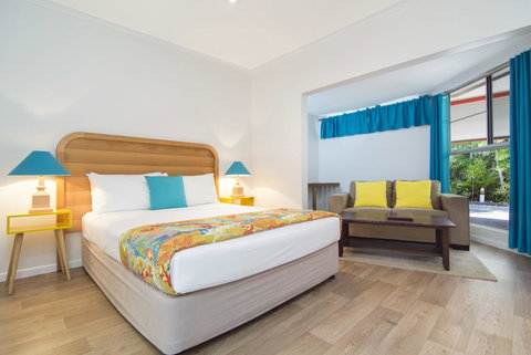 Port Douglas Motel - Winery Find 32