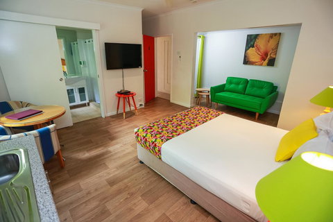 Port Douglas Motel - Winery Find 14