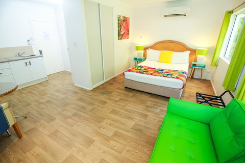 Port Douglas Motel - Winery Find 10