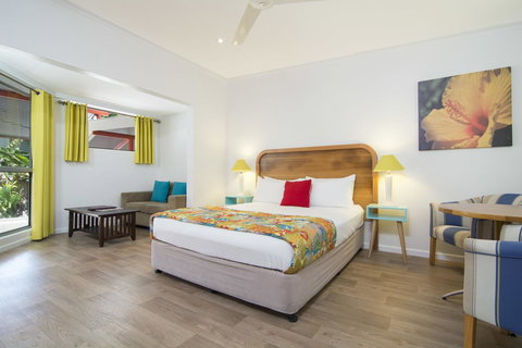 Port Douglas Motel - Winery Find 30