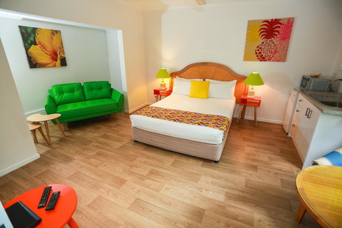 Port Douglas Motel - Winery Find 15