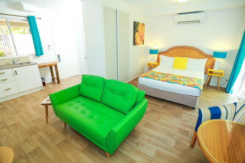 Port Douglas Motel - Winery Find 12